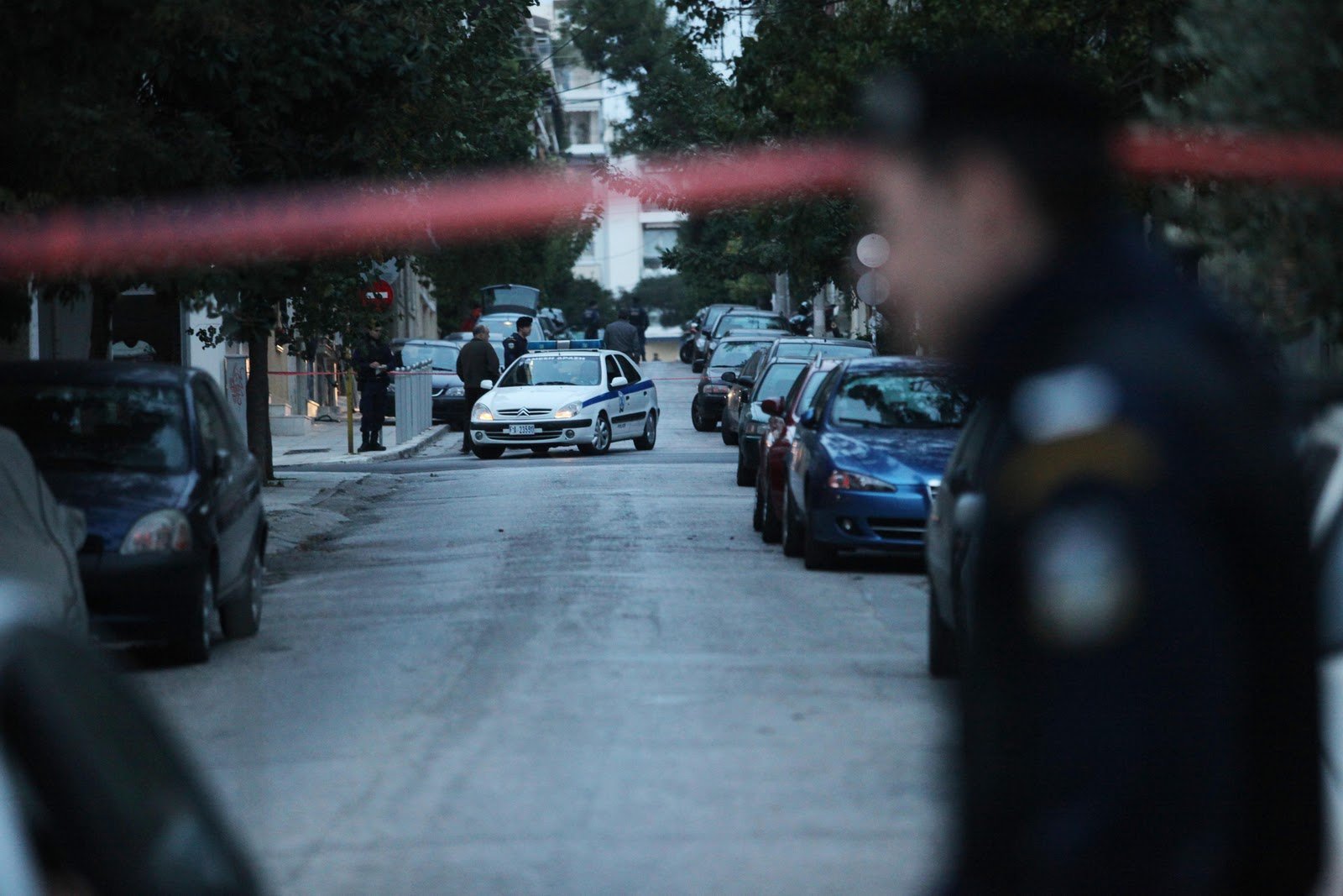 Ελληνικό: Πυροβολούσε αστυνομικούς από το μπαλκόνι του