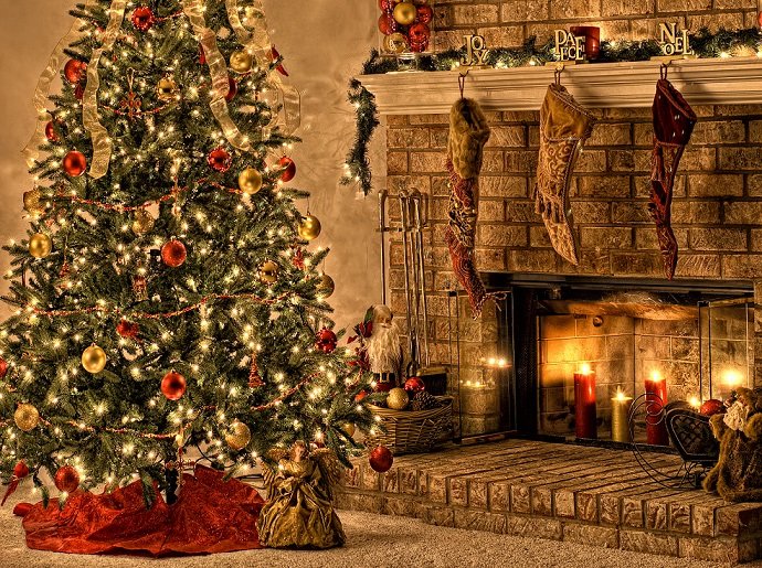Χριστουγεννιάτικο δέντρο, κάλτσες στο τζάκι, κάλαντα: Από πού προέρχονται τα έθιμα των Χριστουγέννων;