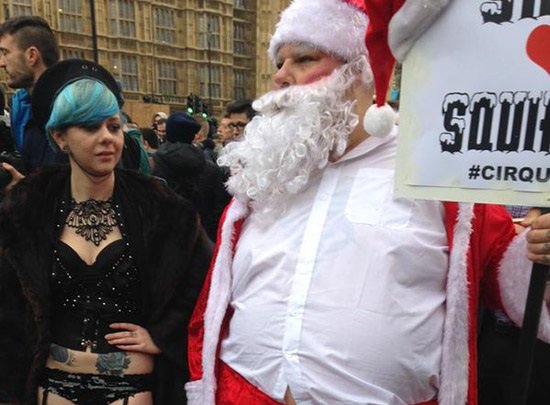 Διαδήλωση κατά της «λογοκρισίας» του πορνό έξω από το βρετανικό κοινοβούλιο (φωτό)