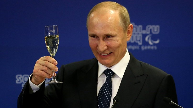 Ο Πούτιν βάζει πλαφόν στην τιμή της βότκας