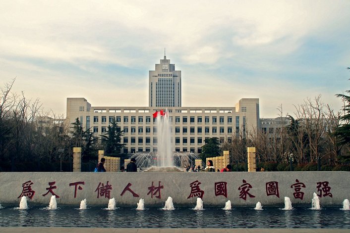 Πανεπιστήμιο στην Κίνα: Κιτς ο εορτασμός των Χριστουγέννων, απαγορεύεται στους φοιτητές μας!