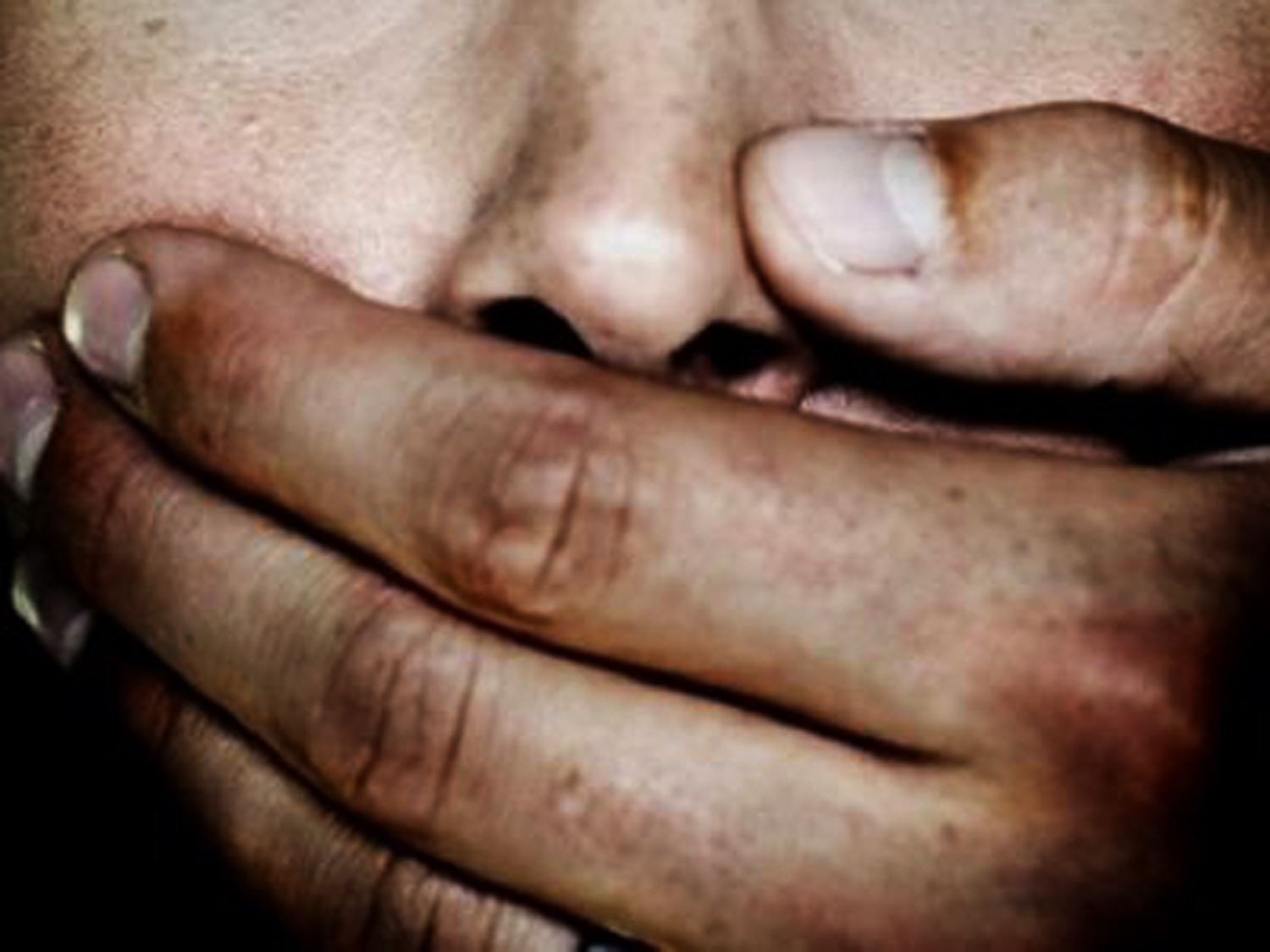 Βιασμός με θεατή την μάνα της κόρης