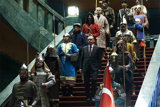 Ερντογάν: Ο επίδοξος σουλτάνος! (φωτό)