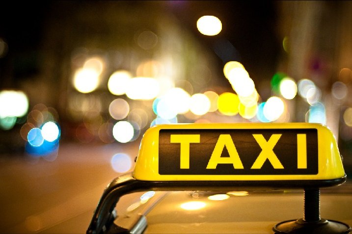 Οδηγός ταξί χρέωνε διαδρομές «με το κεφάλι»