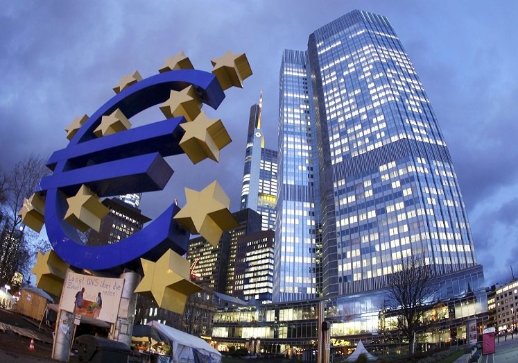 Reuters: «Πράσινο φως» από την ΕΚΤ για την επέκταση της παροχής ρευστότητας στις ελληνικές τράπεζες μέσω του ELA