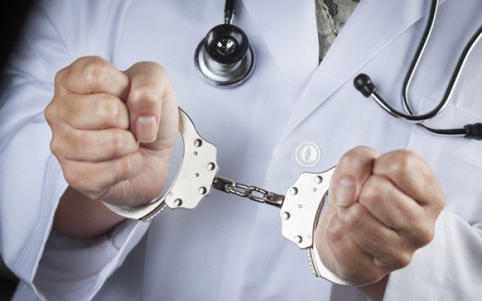 Προφυλακιστέοι 4 από τους συλληφθέντες από την μαφία με τα αντικαρκινικά φάρμακα