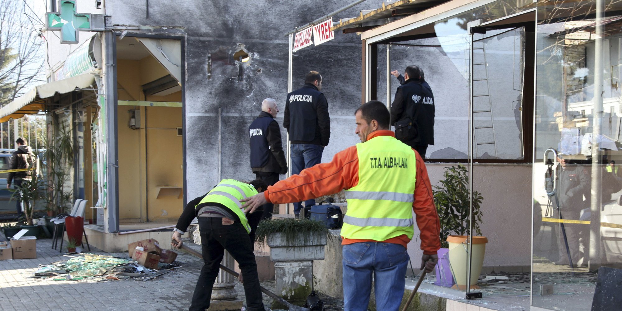 Την άμεση σύλληψη των δραστών των εκρήξεων στα Τίρανα ζήτησε ο πρόεδρος της χώρας