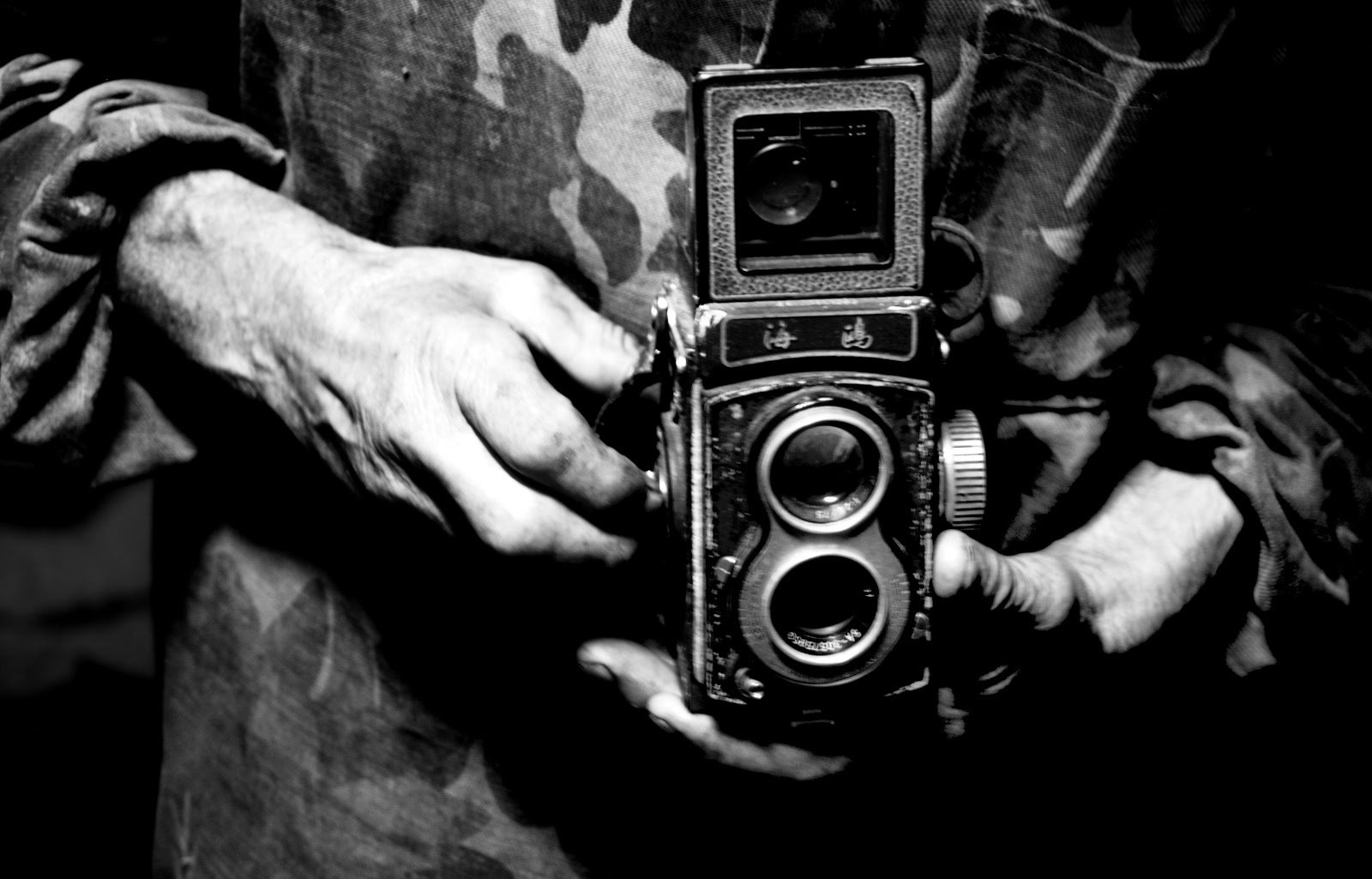 Ουκρανός φωτορεπόρτερ έχασε τη ζωή του από βομβαρδισμό στην ανατολική Ουκρανία
