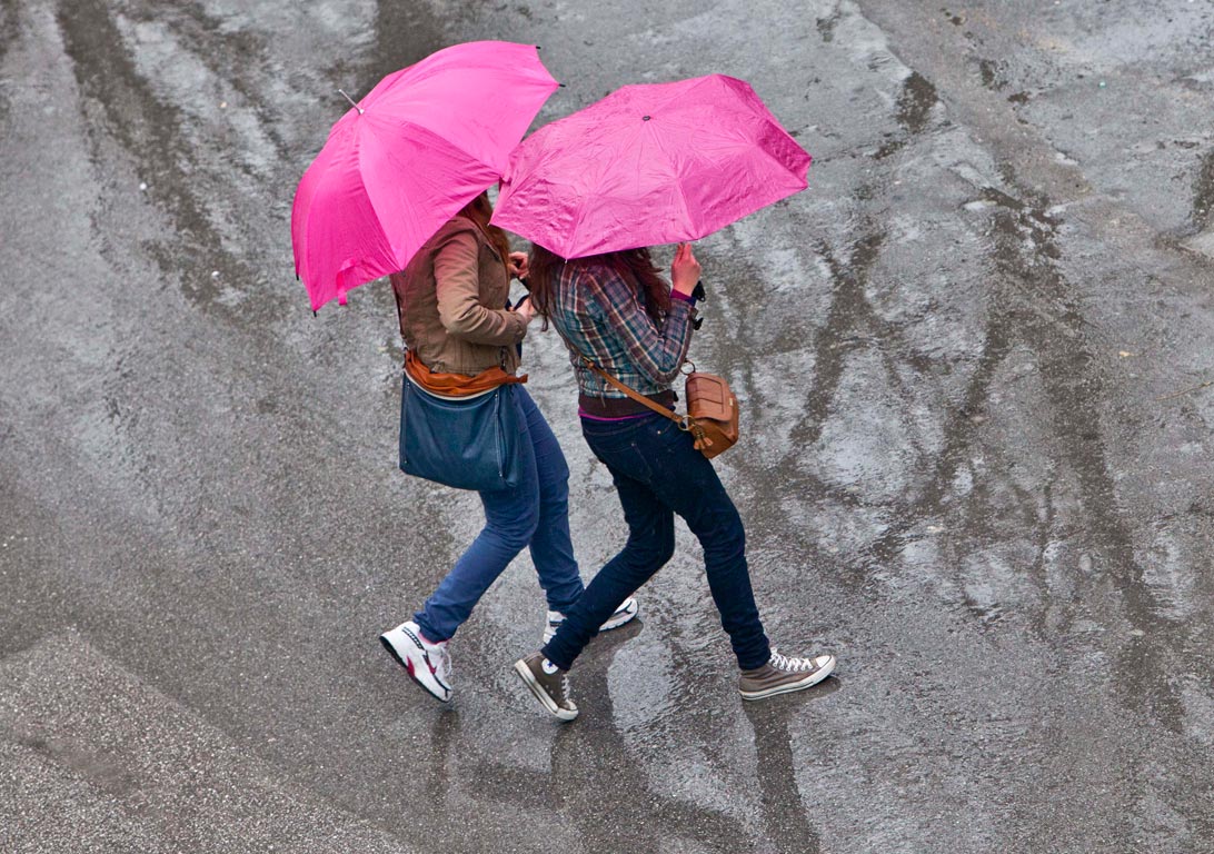 Βροχερός ο καιρός - Πού θα είναι απαραίτητη η ομπρέλα