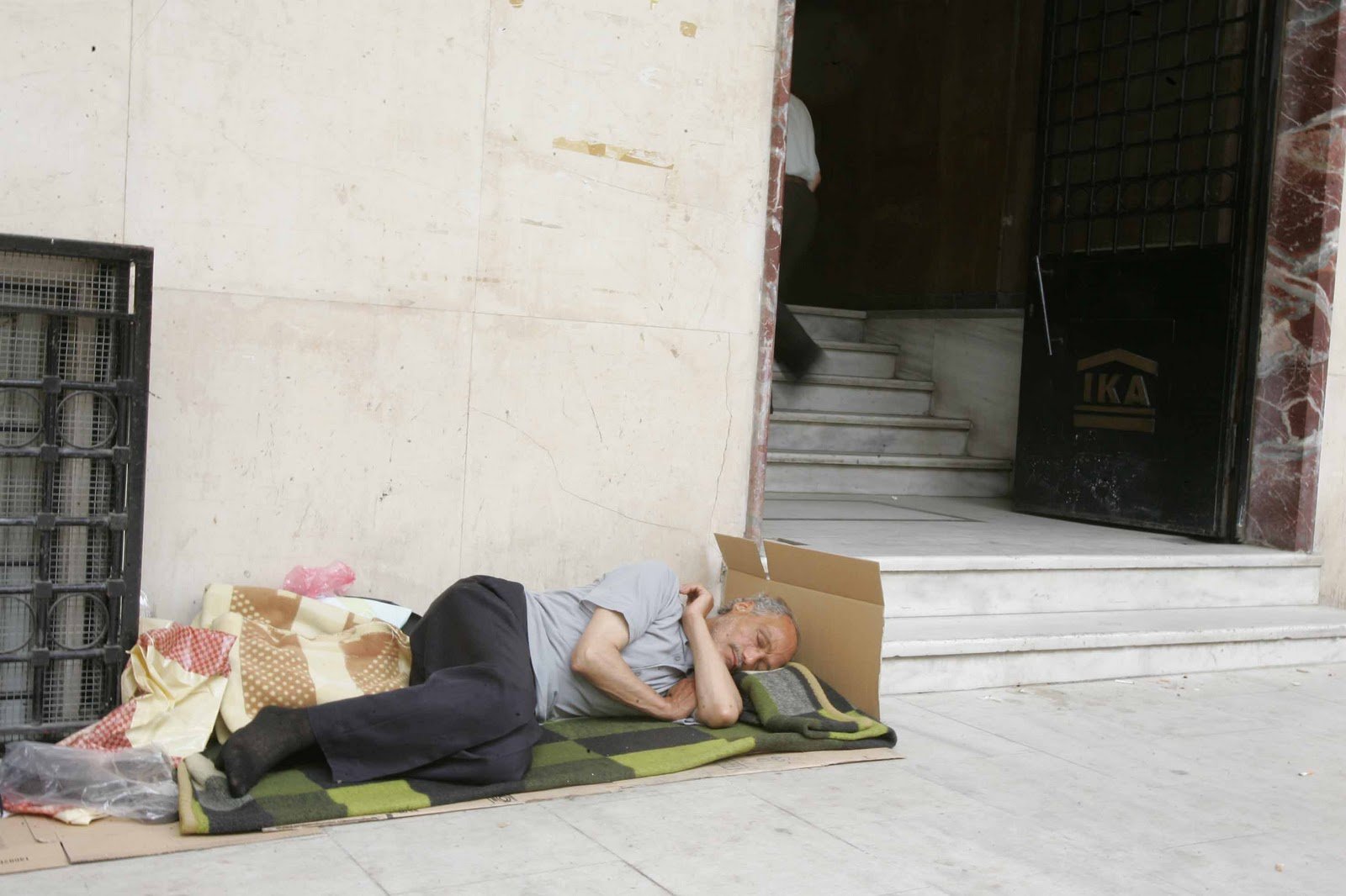 Κορωνοϊός : Τέσσερα πρόστιμα σε ζευγάρι αστέγων στη Θεσσαλονίκη για παράβαση της καραντίνας