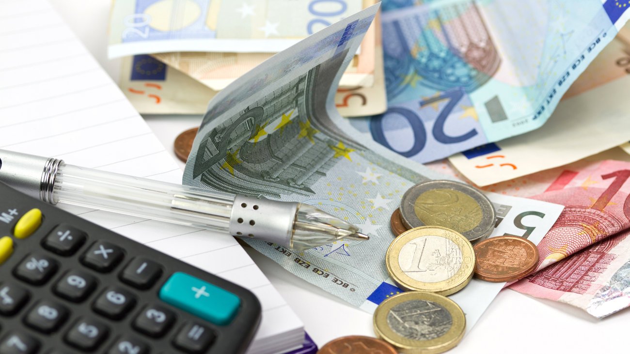 Αφορολόγητο στις 15.000 ευρώ και αύξηση ΦΠΑ -Ολες οι φορολογικές ανατροπές που σχεδιάζει η κυβέρνηση