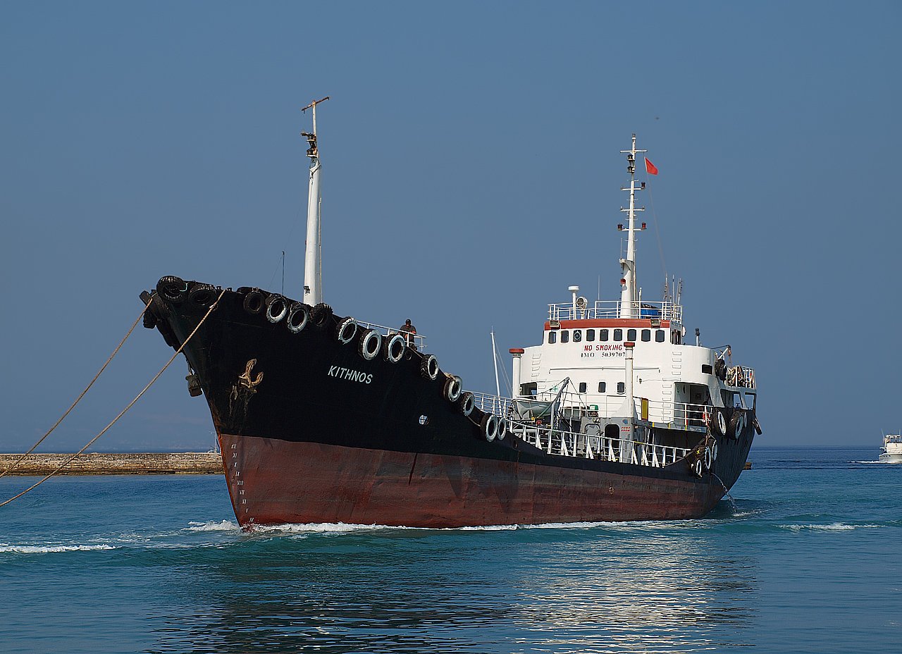 Ρόδος: Αποκολλήθηκε ελληνικό δεξαμενόπλοιο που προσάραξε σε βραχώδη ακτή