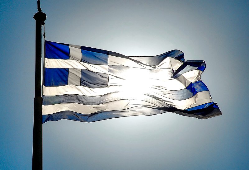 Πρέβεζα: Κατέβασαν και έσκισαν την ελληνική σημαία σε σχολείο - Άφαντοι οι δράστες