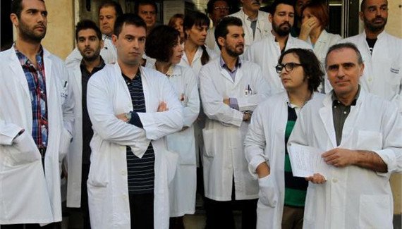 Παρατείνεται η θητεία των ειδικευόμενων γιατρών στα δημόσια νοσοκομεία
