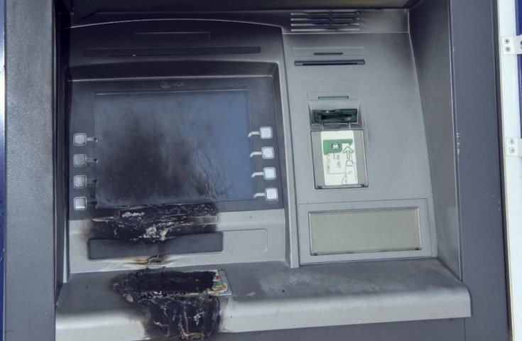 Μπαράζ επιθέσεων σε ATM - Έκαψαν 5 σε 40 λεπτά