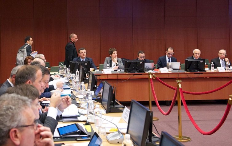 Eurogroup: Δύσκολη η συμφωνία για την Ελλάδα – Συνάντηση Βαρουφάκη με Ντάισελμπλουμ & Μοσκοβισί