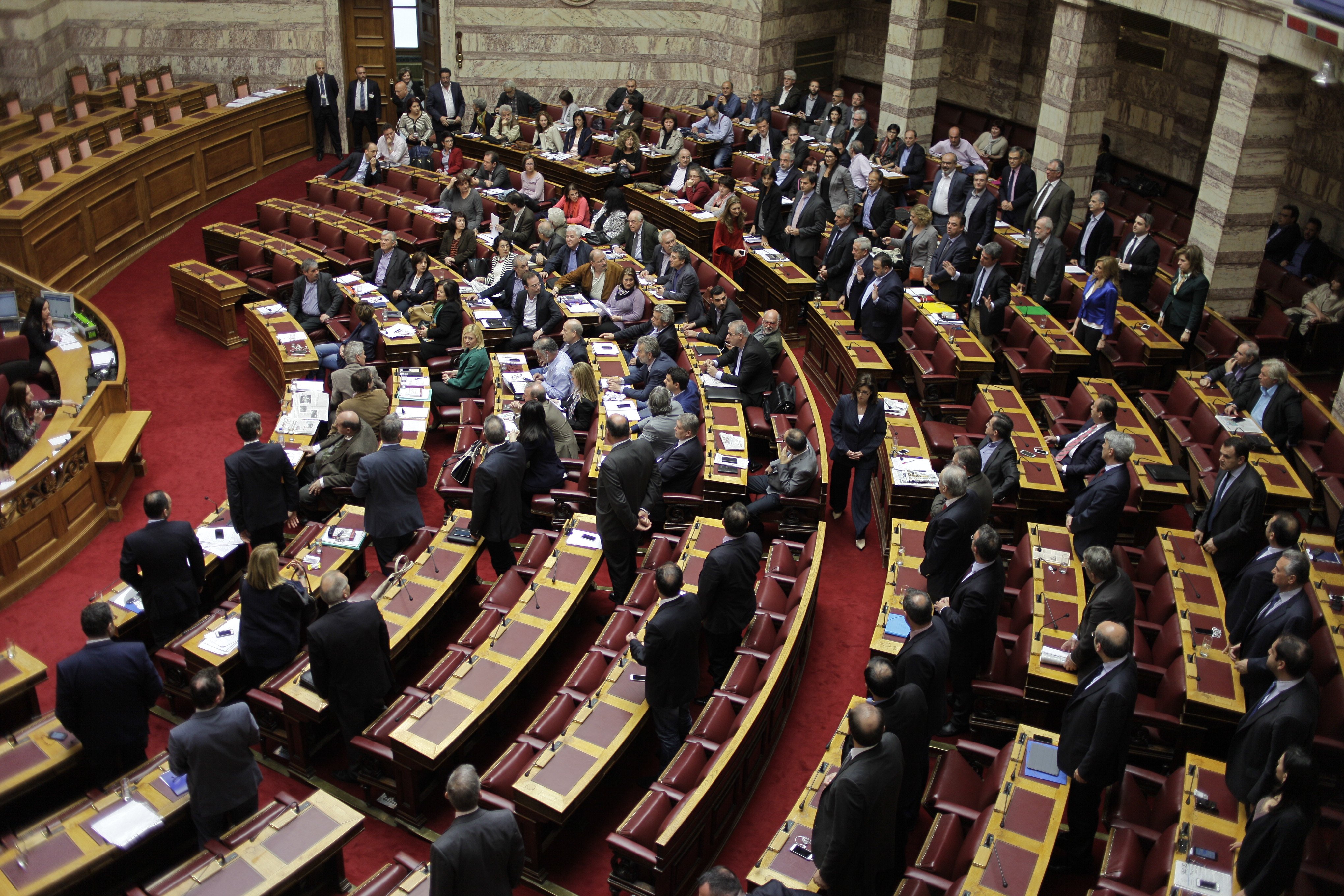 «Μπάχαλο» στη Βουλή για να περάσει η Πράξη Νομοθετικού Περιεχομένου