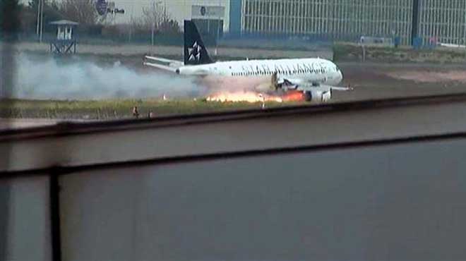 Αεροσκάφος της Turkish Airlines έπιασε φωτιά μετά την απογείωση (video)