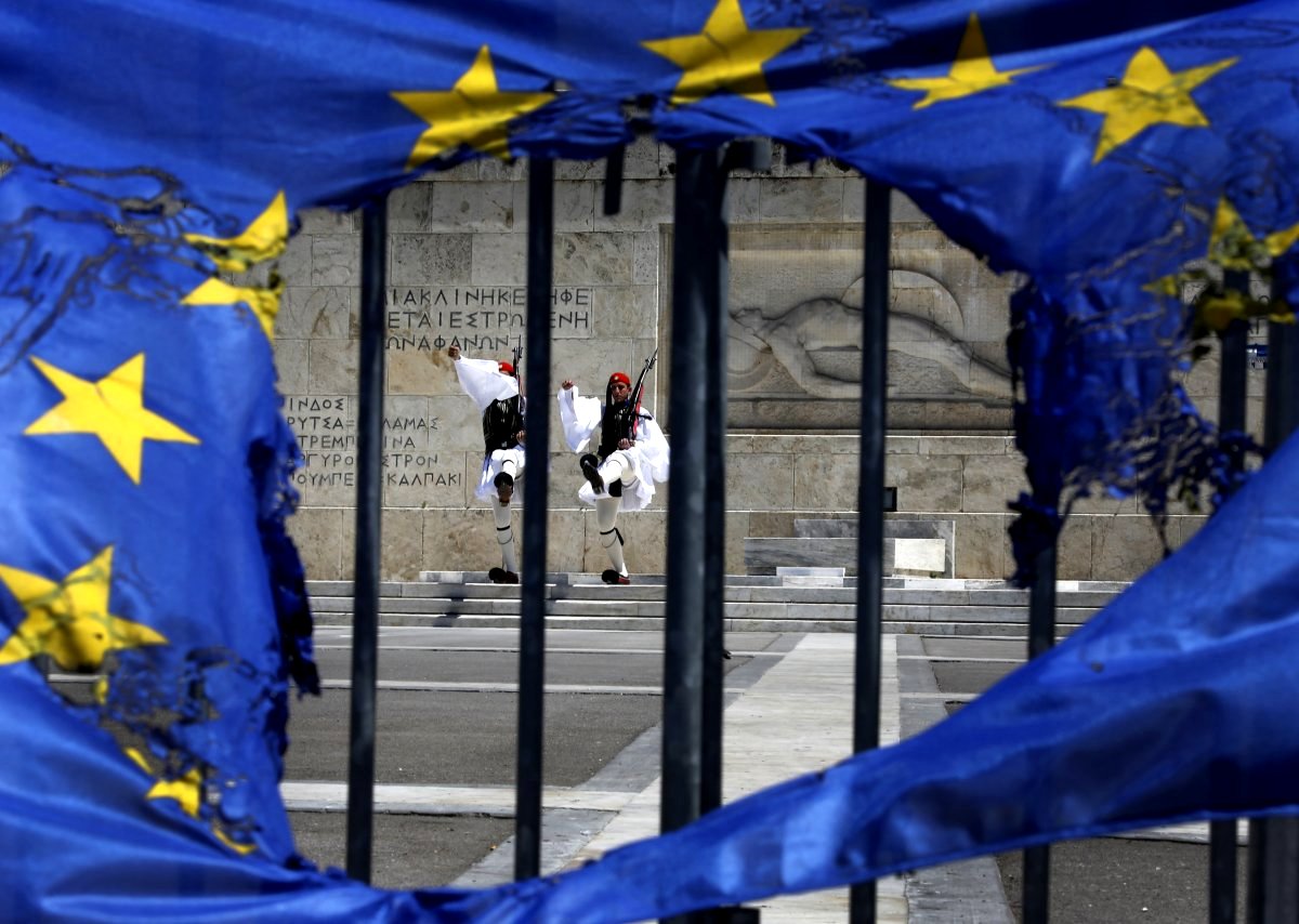 Die Zeit: Η γερμανική κυβέρνηση επεξεργάζεται σχέδιο χρεοκοπίας της Ελλάδας εντός του ευρώ