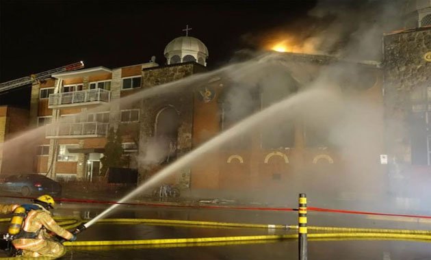 Στις φλόγες ο Ι.Ν. της Παναγίτσας στο Μόντρεαλ - Θρηνεί η ελληνική ομογένεια για την τεράστια καταστροφή (VIDEO-PHOTOS)