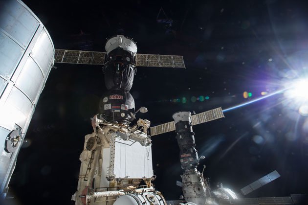 «Απολύτως ανεξέλεγκτο» πέφτει προς τη Γη το ρωσικό διαστημικό σκάφος «Progress 59»
