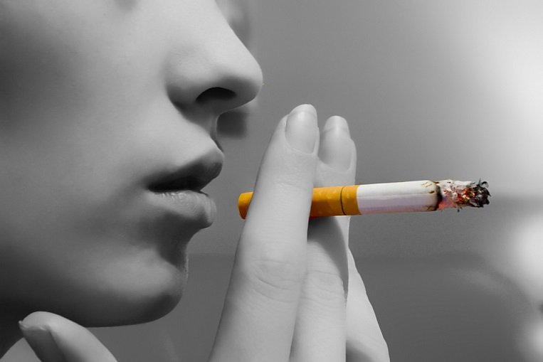 Γαλλία: «Πανομοιότυπα» τα πακέτα για όλες τις μάρκες τσιγάρων από το 2016