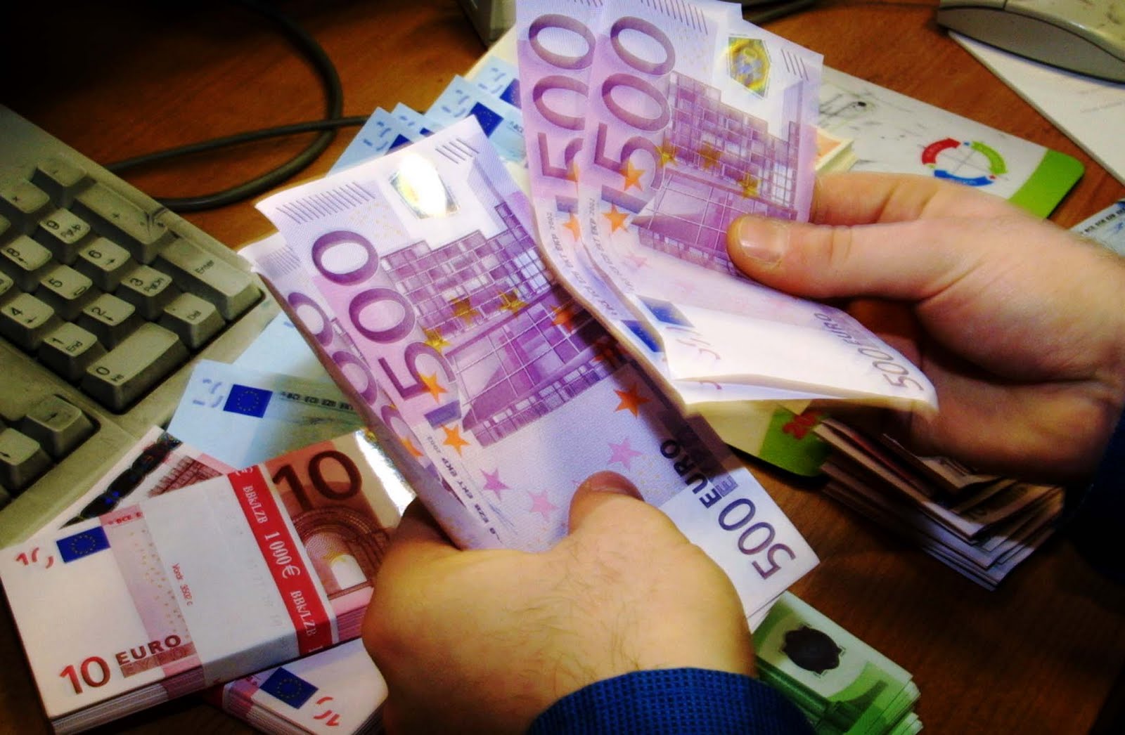 Ο συνταξιούχος με «κομπόδεμα» 400 χιλιάδες ευρώ και ο κοσμηματοπώλης που «ξέχασε» να δηλώσει 4,4 εκ.ευρω