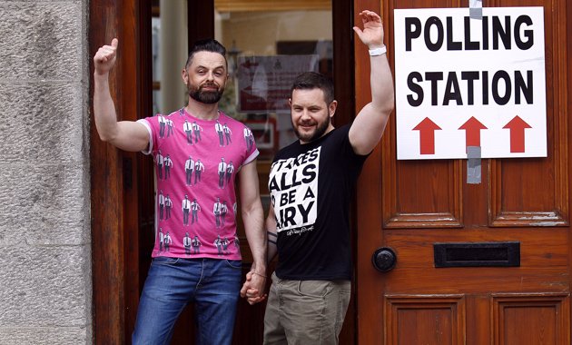 Συντριπτικό "Ναί" των Ιρλανδών στους γάμους μεταξύ ατόμων του ιδίου φύλου σύμφωνα με τα exit polls