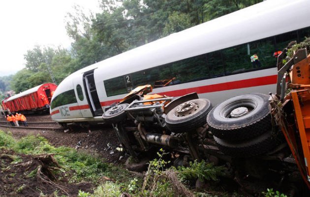 Γερμανία: Σιδηροδρομικό δυστύχημα με τουλάχιστον 2 νεκρούς και δεκάδες τραυματίες
