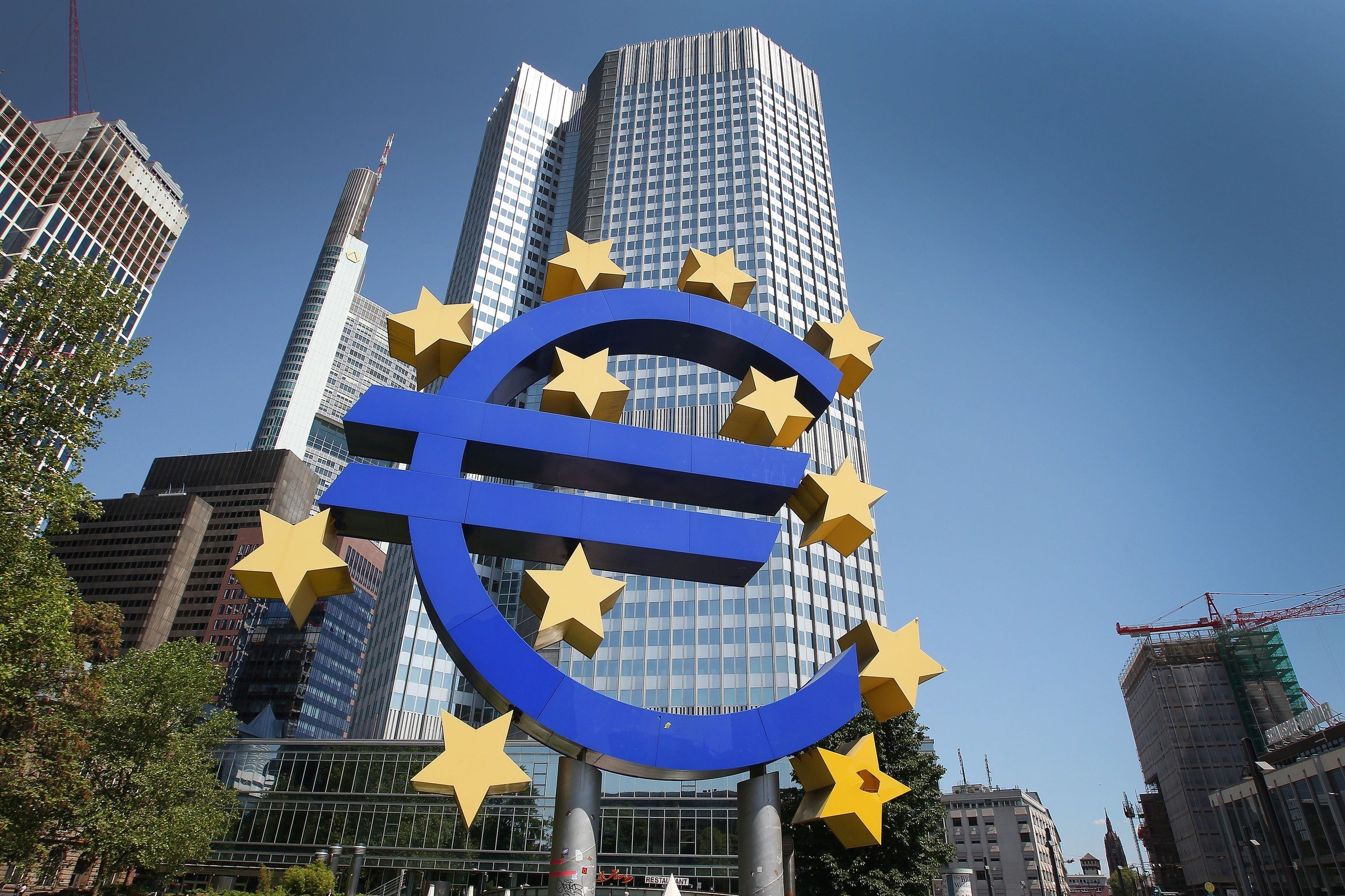 Financial Times: Θα πνίξει σήμερα τις ελληνικές τράπεζες η ΕΚΤ;