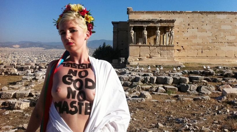 Οι γυμνόστηθες Femen ήρθαν στην Ακρόπολη και καλούν τις Ελληνίδες να αντισταθούν