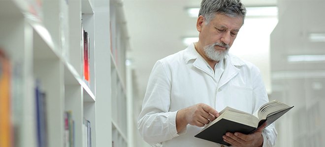 Αφορολόγητο το επίδομα βιβλιοθήκης για τους γιατρούς