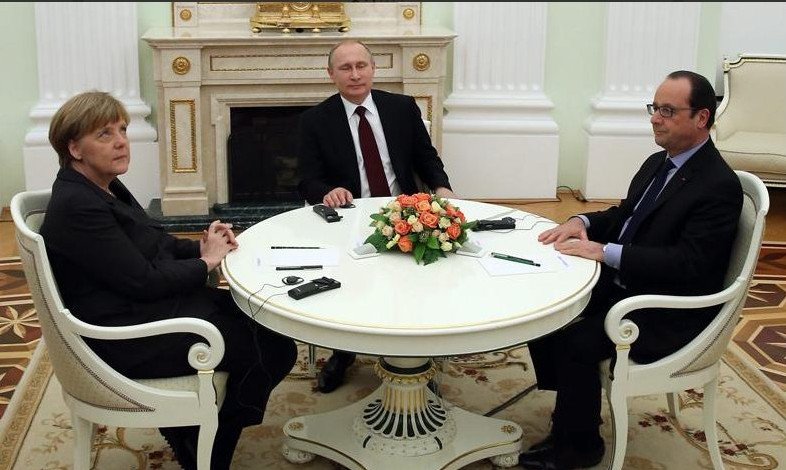Μέρκελ & Ολάντ ασκούν πιέσεις στον Πούτιν για την Ουκρανία