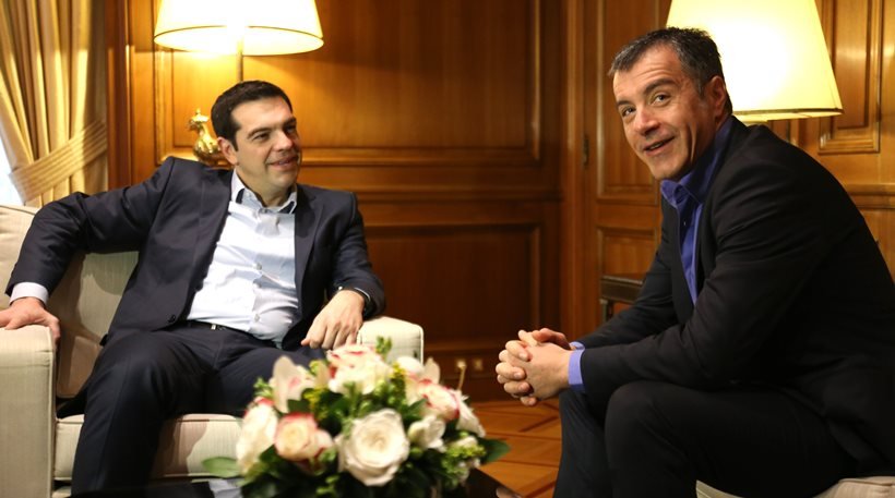 Ωρα του Πρωθυπουργού: Ο Θεοδωράκης προτείνει στον Τσίπρα να φορέσουν γραβάτα