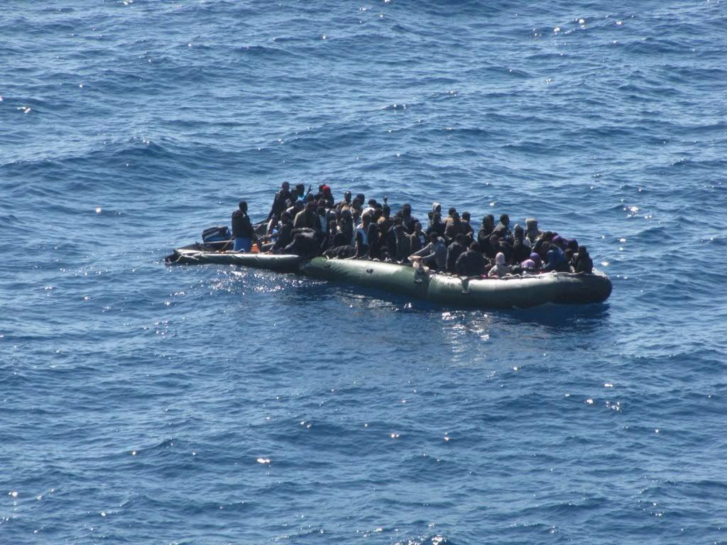 Εντοπίστηκε λέμβος με 46 μετανάστες στη Χίο