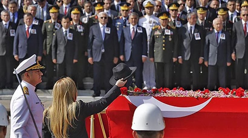 Με τιμές αρχηγού κράτους κηδεύτηκε ο πρώην πρόεδρος & πρωθυπουργός της Τουρκίας, Σουλεϊμάν Ντεμιρέλ