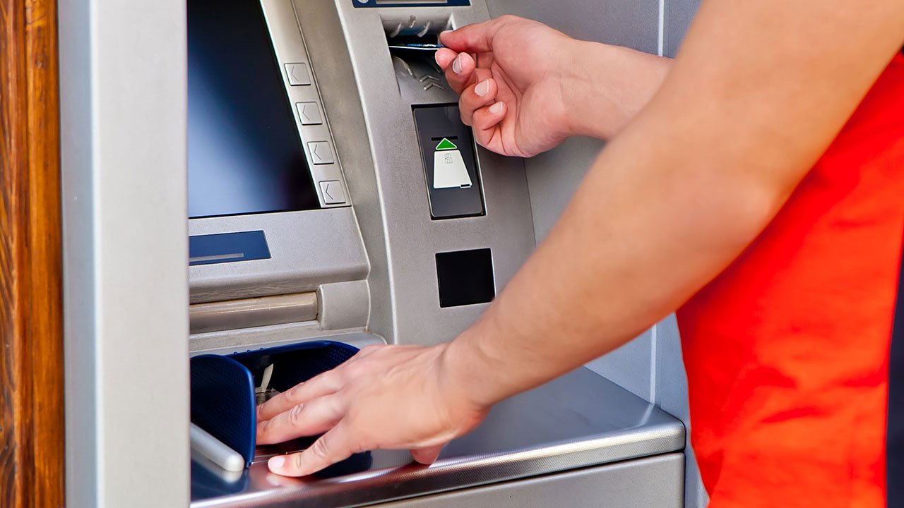 ΤΩΡΑ - Ανοίγουν...τα ATM με το ημερήσιο όριο των 60 ευρώ