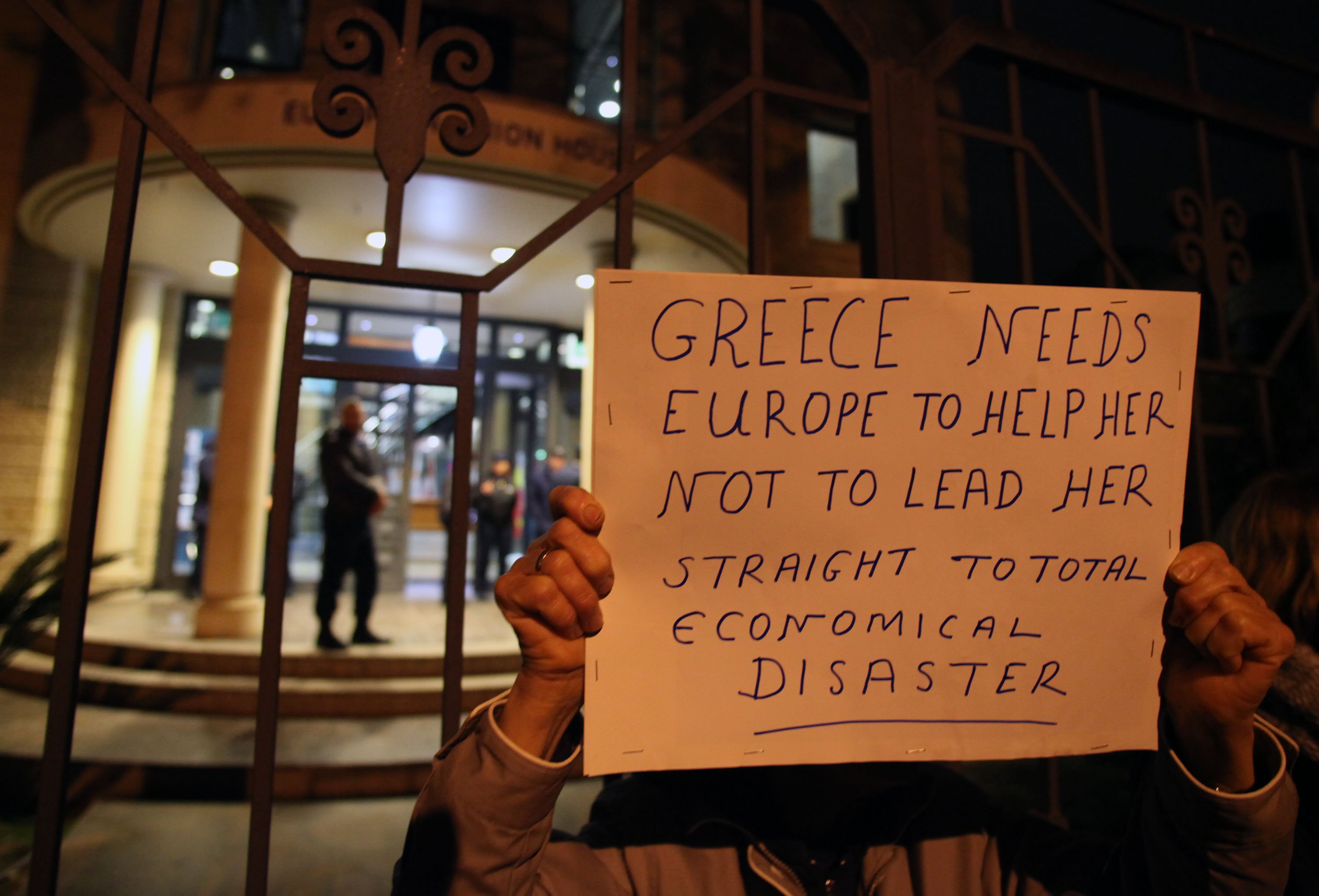 Βρυξέλλες: μεγάλη συγκέντρωση αλληλεγγύης προς την Ελλάδα