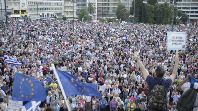 «Να μείνουμε στην Ευρώπη» από χιλιάδες συγκεντρωμένους - Ξεπέρασε κάθε προσδοκία η προσέλευση - Δεκάδες πολιτικοί έδωσαν το παρών