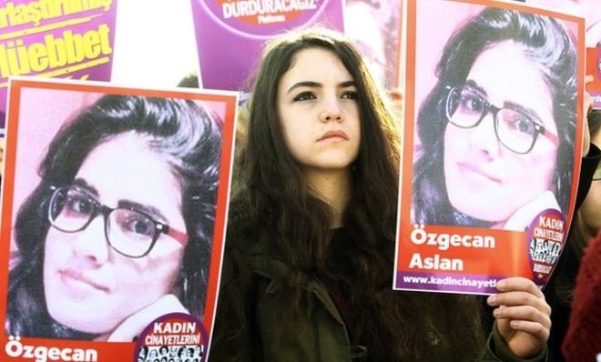 Τουρκία: Ξεκίνησε η δίκη για την άγρια δολοφονία 20χρονης φοιτήτριας – Σε εξέλιξη διαμαρτυρίες για τα δικαιώματα των γυναικών