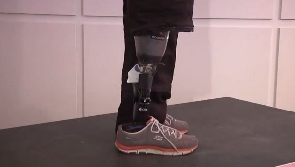 Δημιούργησαν το πρώτο προσθετικό πόδι που επιτρέπει στον χρήστη να «νιώθει» τα εξωτερικά ερεθίσματα (βίντεο)