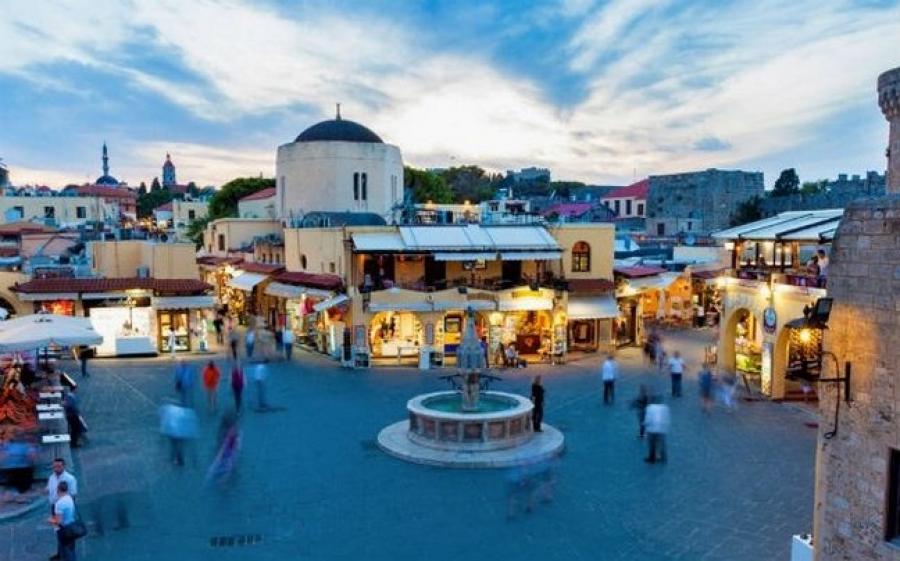 Αισχροκέρδεια σε βάρος τουριστών - Άλλες τιμές για τους Έλληνες, άλλες για τους... ξένους