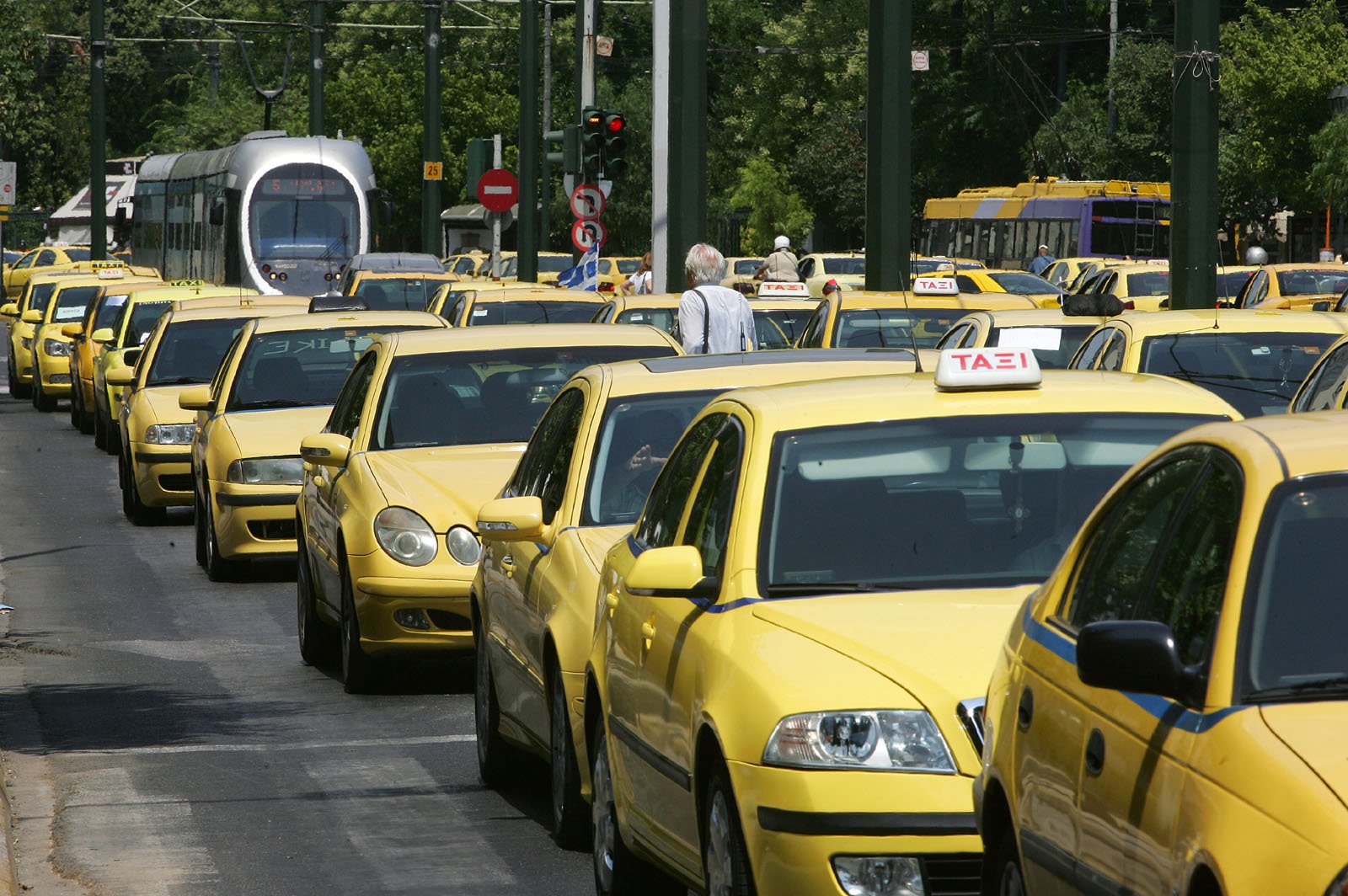 Σε ισχύ το νέο τιμολόγιο στα κόμιστρα των ταξί