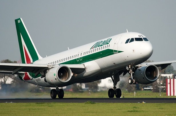 Σε 24ωρη απεργία πιλότοι, αεροσυνοδοί & φροντιστές της Alitalia – Ματαιώνεται το 15% των αυριανών πτήσεων