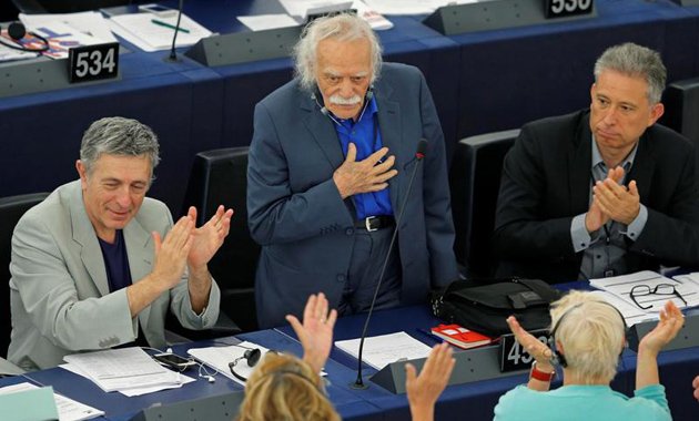 Δυναμική αποχαιρετιστήρια ομιλία του Γλέζου στο Ευρωκοινοβούλιο: Δεν σας χαρίζουμε την Ευρώπη