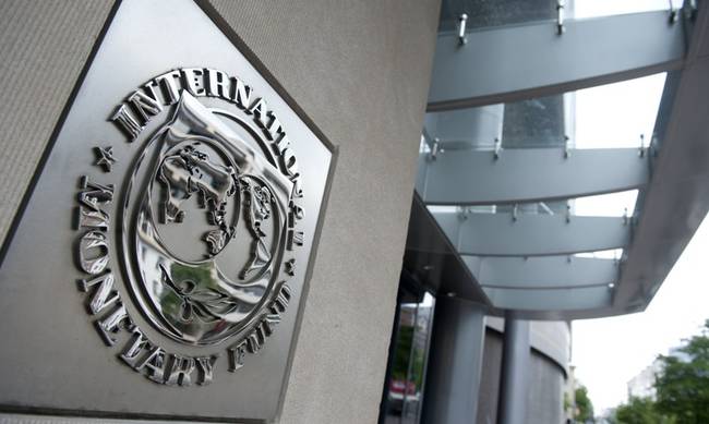 Reuters: Οι Ευρωπαίοι επιχείρησαν να μπλοκάρουν τη δημοσίευση της έκθεσης του ΔΝΤ που χαρακτηρίζει μη βιώσιμο το ελληνικό χρέος