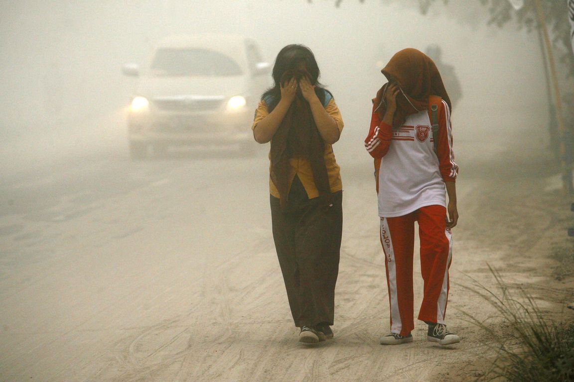 Ινδονησία: Έκρηξη του ηφαιστείου Ραούνγκ - Κλειστά πέντε αεροδρόμια