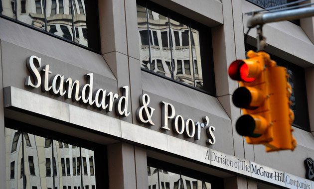 Standard & Poor's (S&P): Οι ελληνικές τράπεζες είναι αντιμέτωπες με σημαντικές προκλήσεις