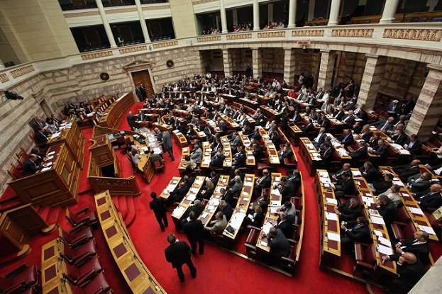 Δεκτό κατά πλειοψηφία το νομοσχέδιο με τα προαπαιτούμενα από τις επιτροπές της Βουλής