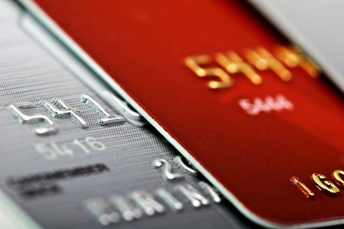 Bloomberg: Σε τρεις βδομάδες εκδόθηκαν ένα εκατομμύριο νέες χρεωστικές κάρτες!